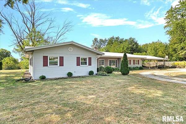 3 Acres of Residential Land with Home for Sale in Pleasant Plains, Illinois