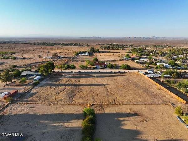 2.76 Acres of Land for Sale in Pearblossom, California