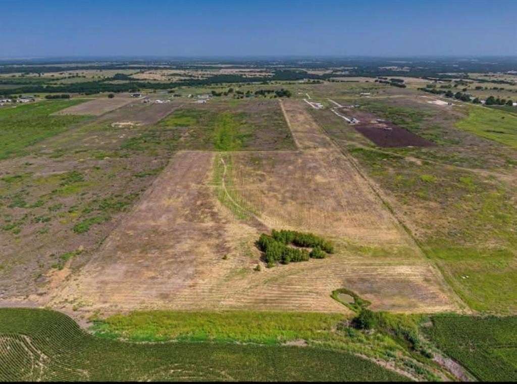 21.8 Acres of Land for Sale in Grandview, Texas