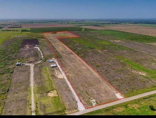 21.8 Acres of Agricultural Land for Sale in Grandview, Texas
