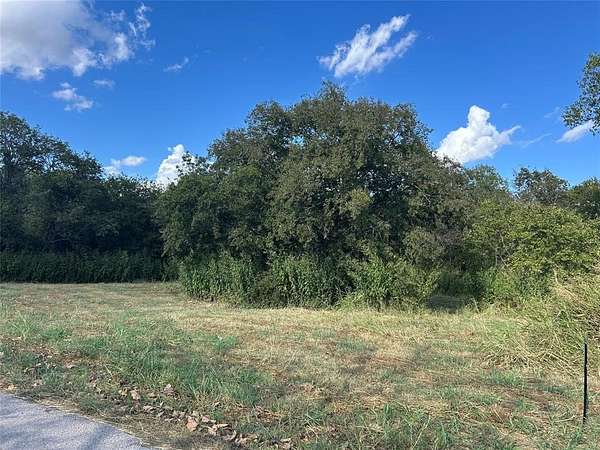 0.25 Acres of Residential Land for Sale in Grandview, Texas