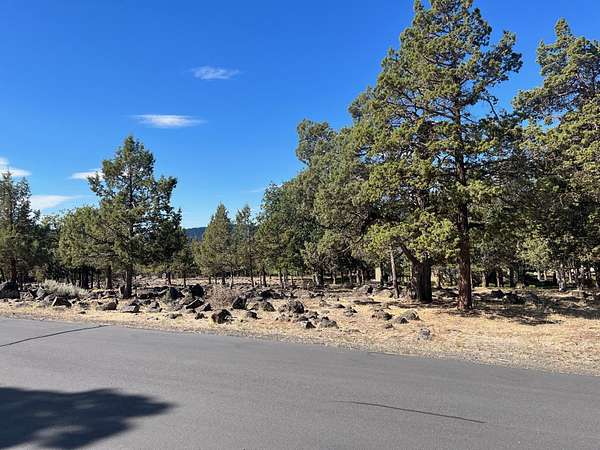0.5 Acres of Land for Sale in Klamath Falls, Oregon