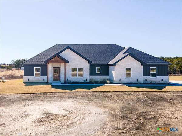 2.82 Acres of Residential Land with Home for Sale in Gatesville, Texas