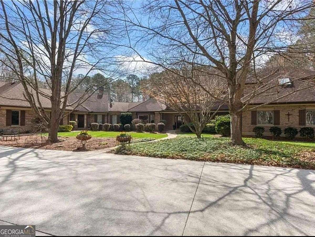 17 Acres of Land with Home for Lease in Alpharetta, Georgia