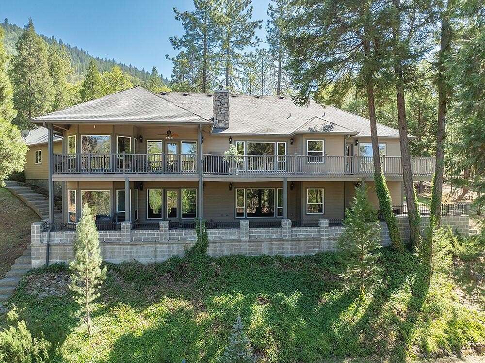 5.49 Acres of Land with Home for Sale in Grants Pass, Oregon