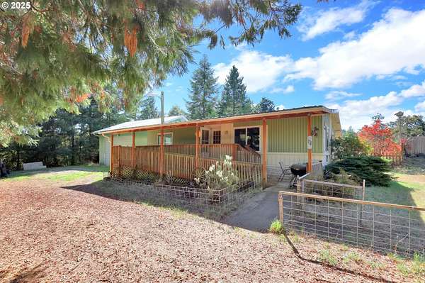 17.7 Acres of Land with Home for Sale in Cottage Grove, Oregon