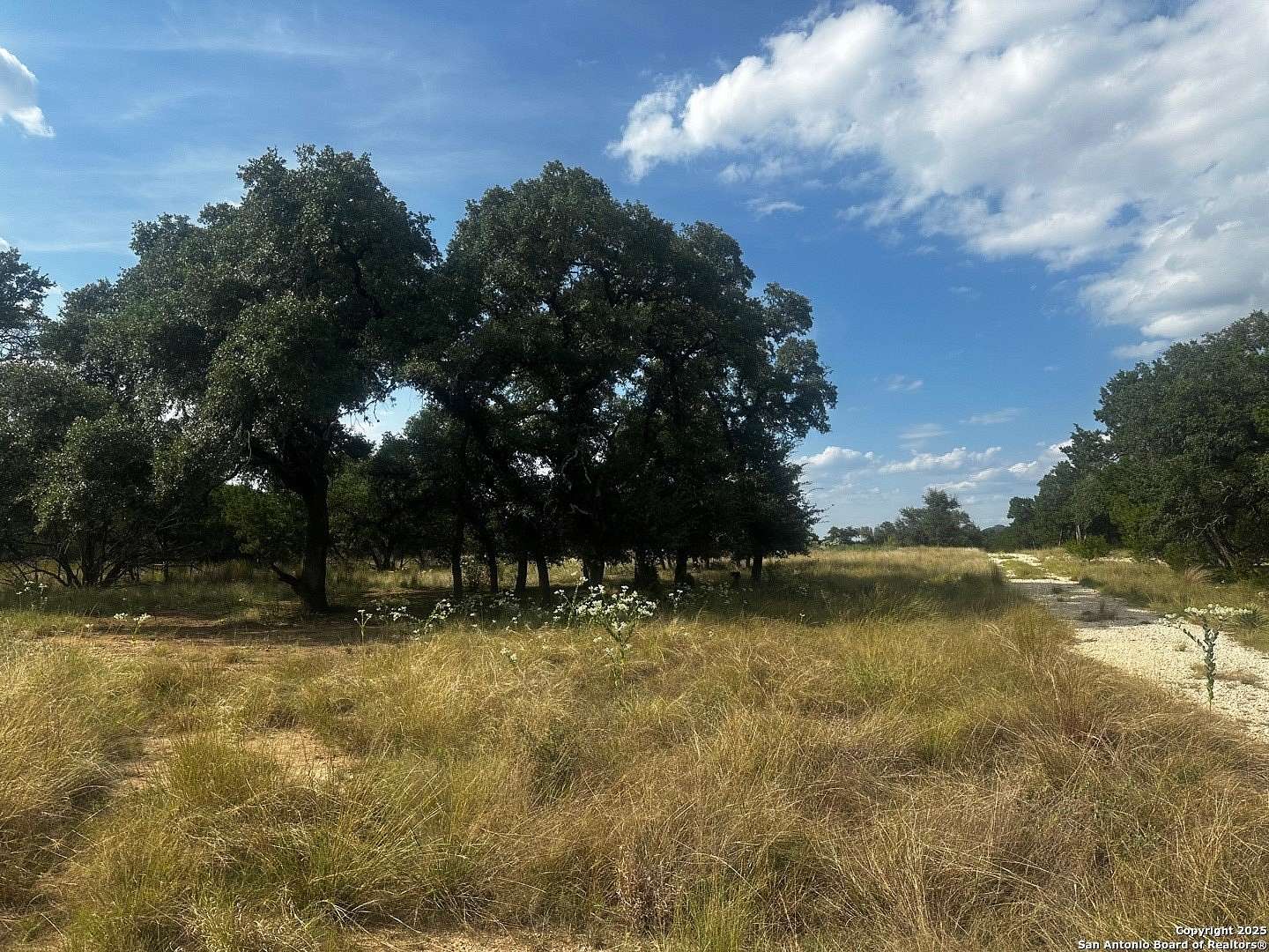 2 Acres of Land for Sale in Lakehills, Texas