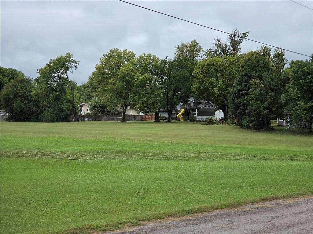 1.17 Acres of Residential Land for Sale in Independence, Kansas