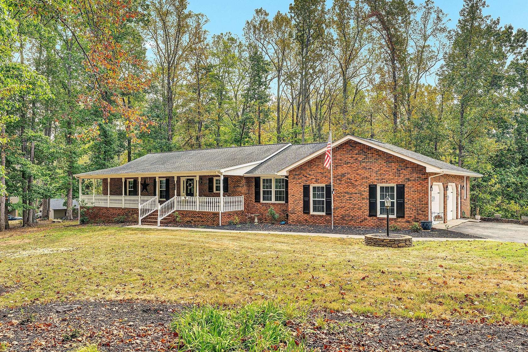 2 Acres of Residential Land with Home for Sale in Vinton, Virginia