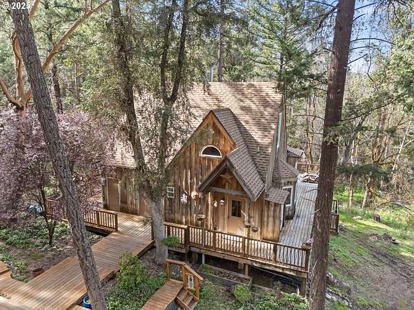 3.63 Acres of Residential Land with Home for Sale in Jacksonville, Oregon