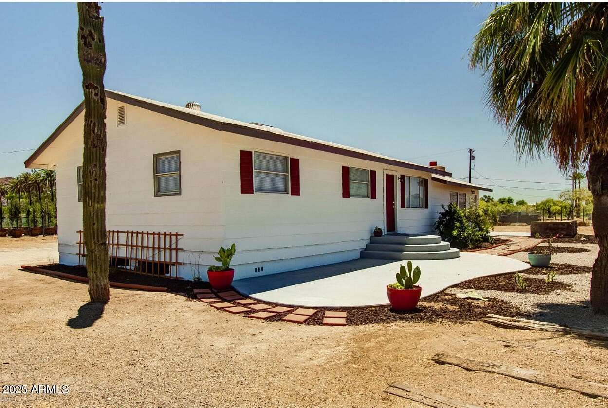 9.3 Acres of Residential Land with Home for Lease in Phoenix, Arizona