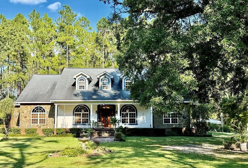 5 Acres of Residential Land with Home for Sale in Vidalia, Georgia