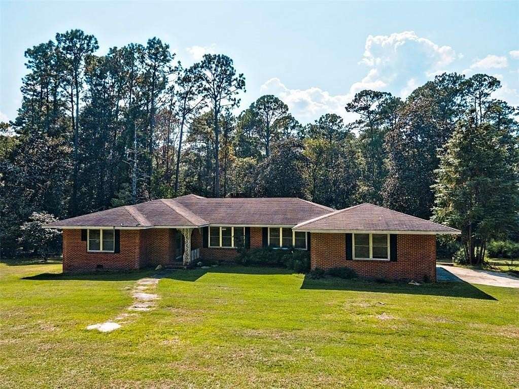 7 Acres of Residential Land with Home for Sale in Chatom, Alabama