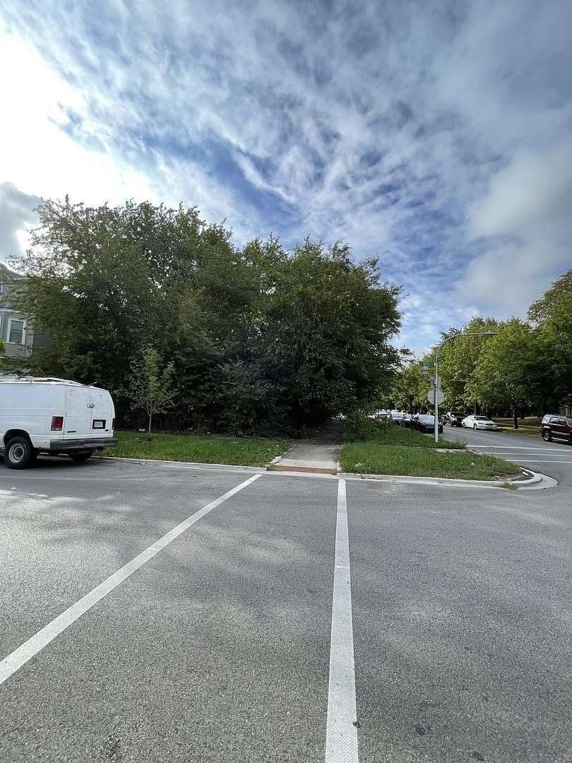 0.08 Acres of Residential Land for Sale in Chicago, Illinois