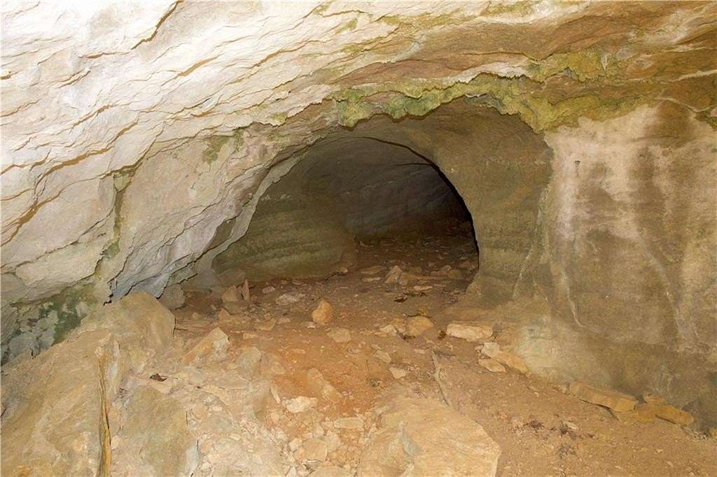 98 Acres of Land for Sale in Flippin, Arkansas