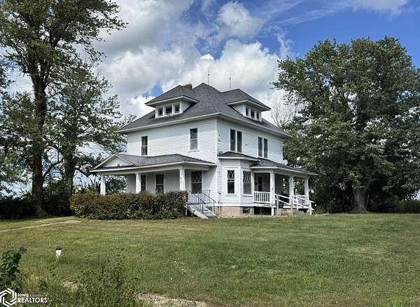 5.49 Acres of Residential Land with Home for Sale in Melrose, Iowa