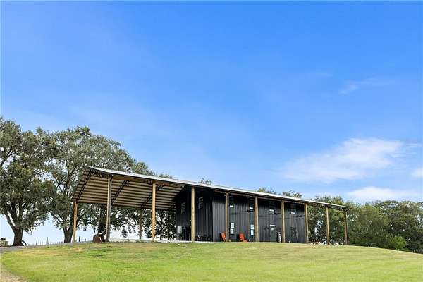 19.3 Acres of Land with Home for Sale in Morriston, Florida