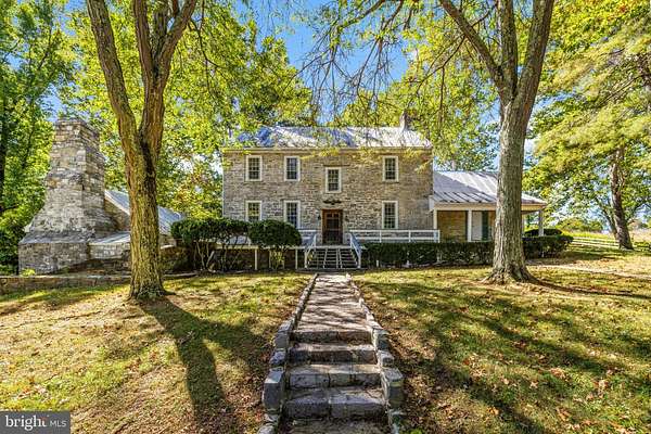 359 Acres of Land with Home for Sale in Front Royal, Virginia