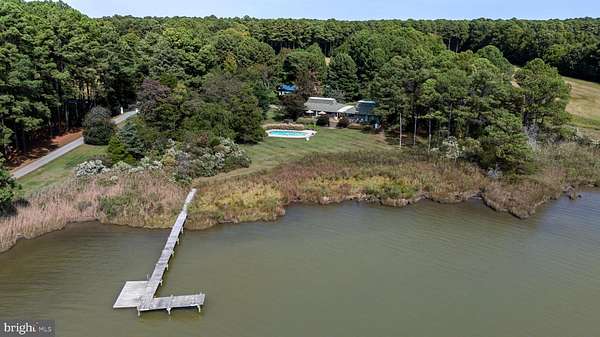 15.4 Acres of Land with Home for Sale in St. Michaels, Maryland