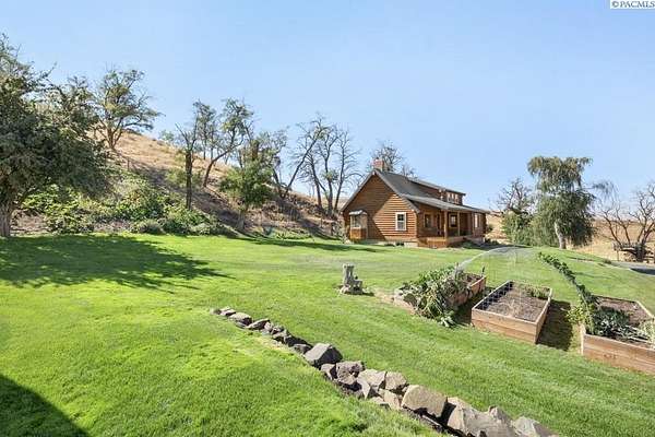 20 Acres of Land with Home for Sale in Colfax, Washington