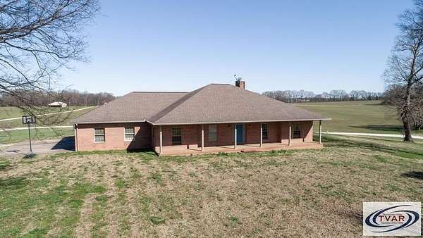 362 Acres of Agricultural Land with Home for Sale in Paris, Tennessee