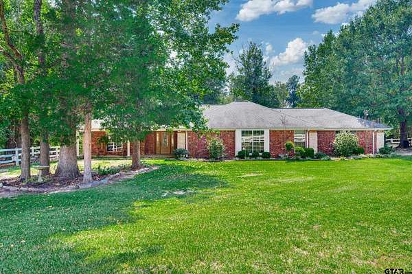 23 Acres of Land with Home for Sale in Palestine, Texas