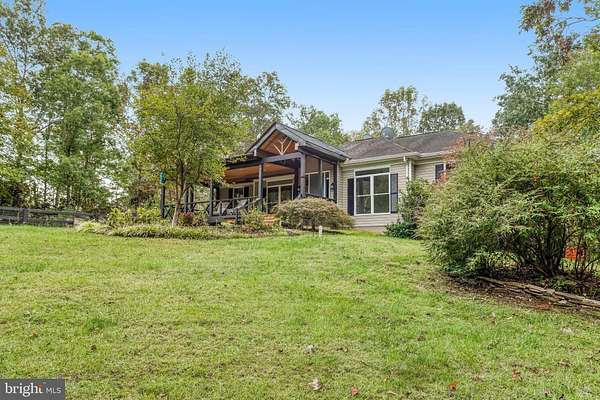 5 Acres of Residential Land with Home for Sale in Hume, Virginia