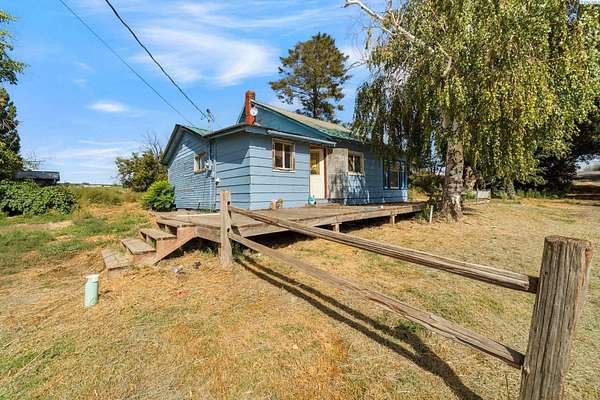 9.46 Acres of Residential Land with Home for Sale in Prosser, Washington