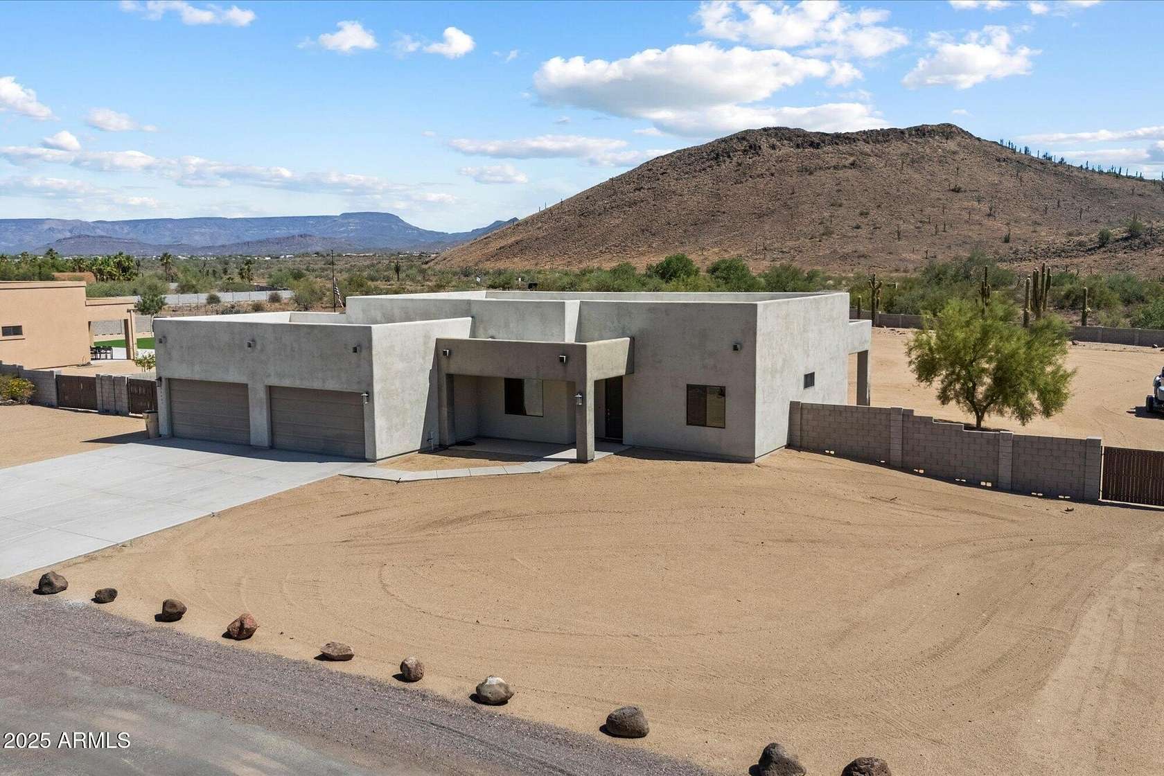 2.43 Acres of Residential Land with Home for Sale in Phoenix, Arizona