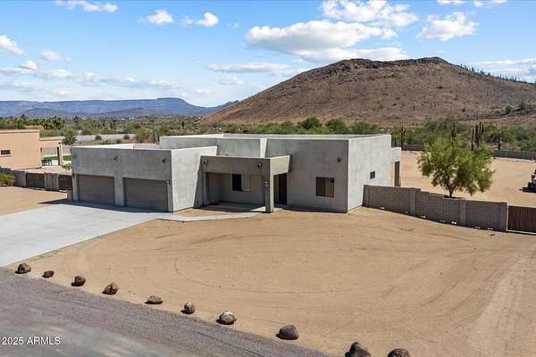 2.43 Acres of Residential Land with Home for Sale in Phoenix, Arizona