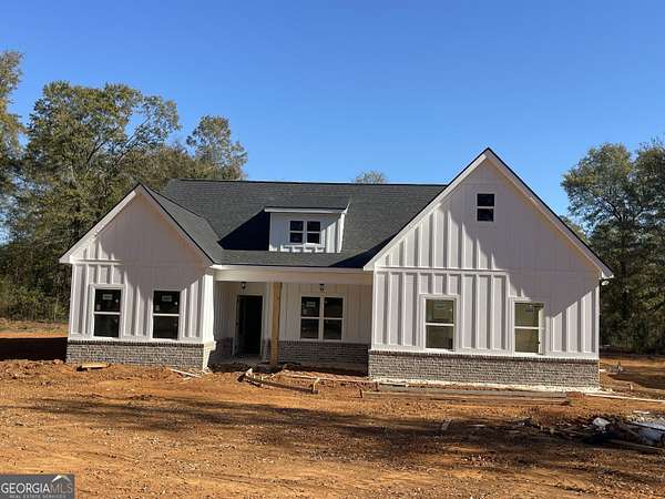 5 Acres of Residential Land with Home for Sale in Thomaston, Georgia