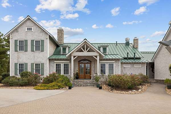 14.7 Acres of Recreational Land with Home for Sale in Davis, North Carolina