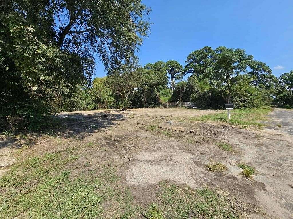 0.75 Acres of Residential Land for Sale in Chandler, Texas