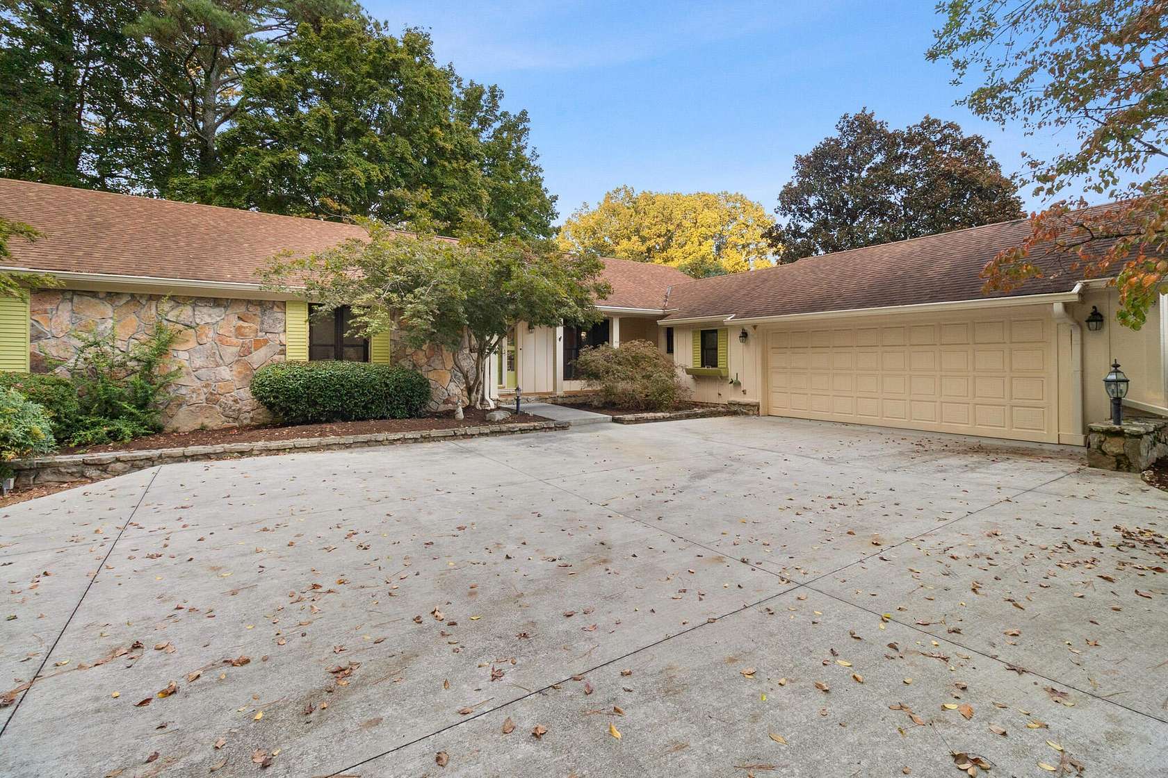 1.67 Acres of Residential Land with Home for Sale in Cleveland, Tennessee