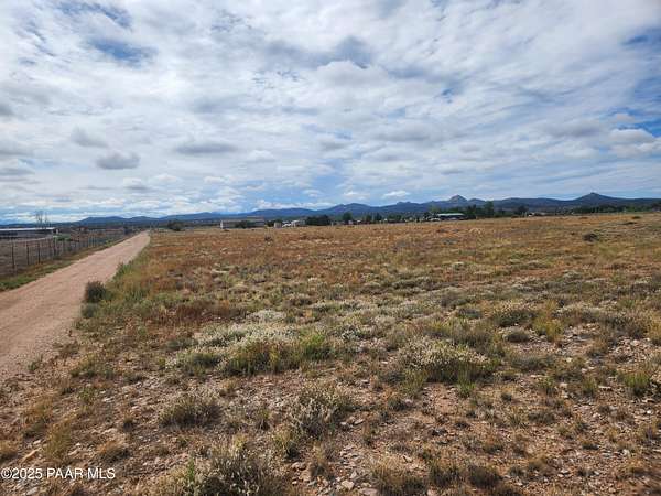 2.5 Acres of Land for Sale in Paulden, Arizona