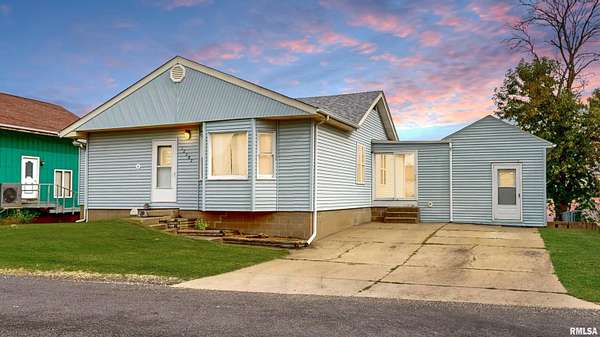 1.65 Acres of Residential Land with Home for Sale in Chillicothe, Illinois