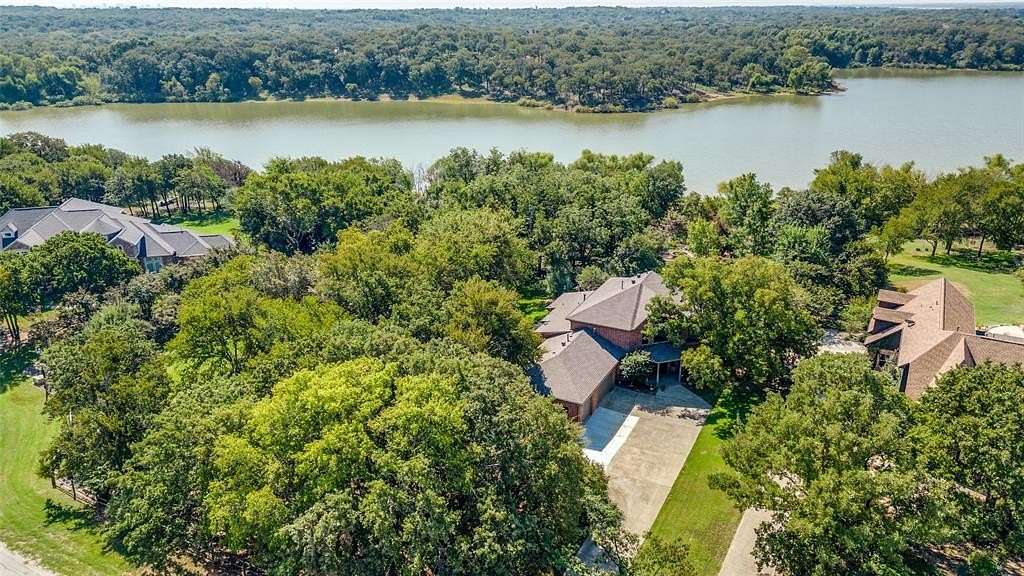 1.72 Acres of Residential Land with Home for Sale in Cross Roads, Texas