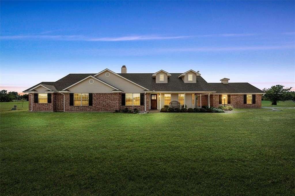 5 Acres of Residential Land with Home for Sale in China Spring, Texas