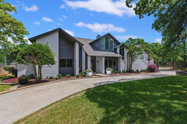 1.7 Acres of Land with Home for Sale in Fort Worth, Texas