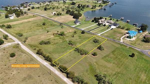 1 Acre of Residential Land for Sale in Streetman, Texas