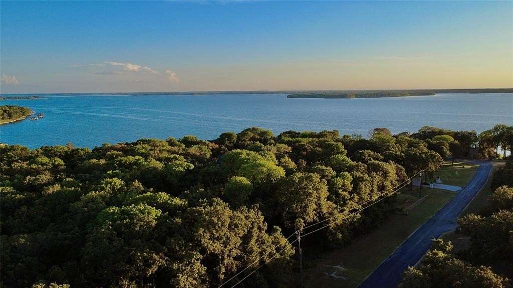 5 Acres of Residential Land for Sale in Kerens, Texas