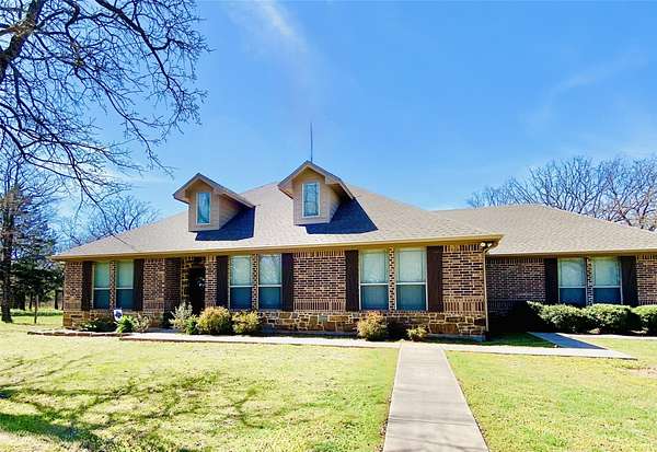 6.26 Acres of Land with Home for Sale in Bowie, Texas