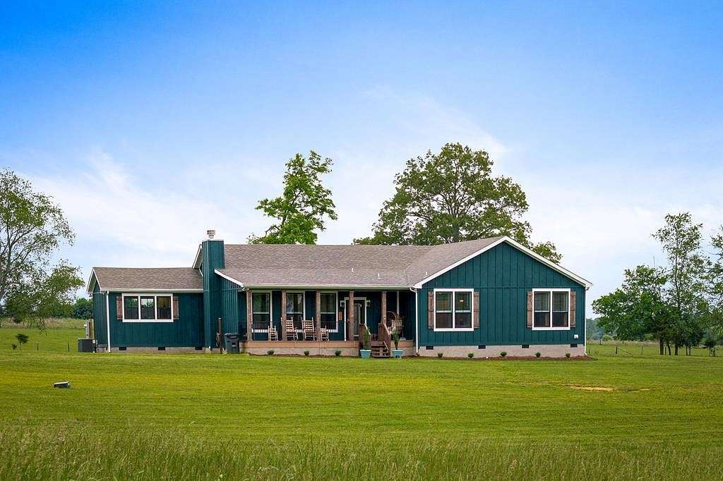 14 Acres of Land with Home for Sale in McMinnville, Tennessee