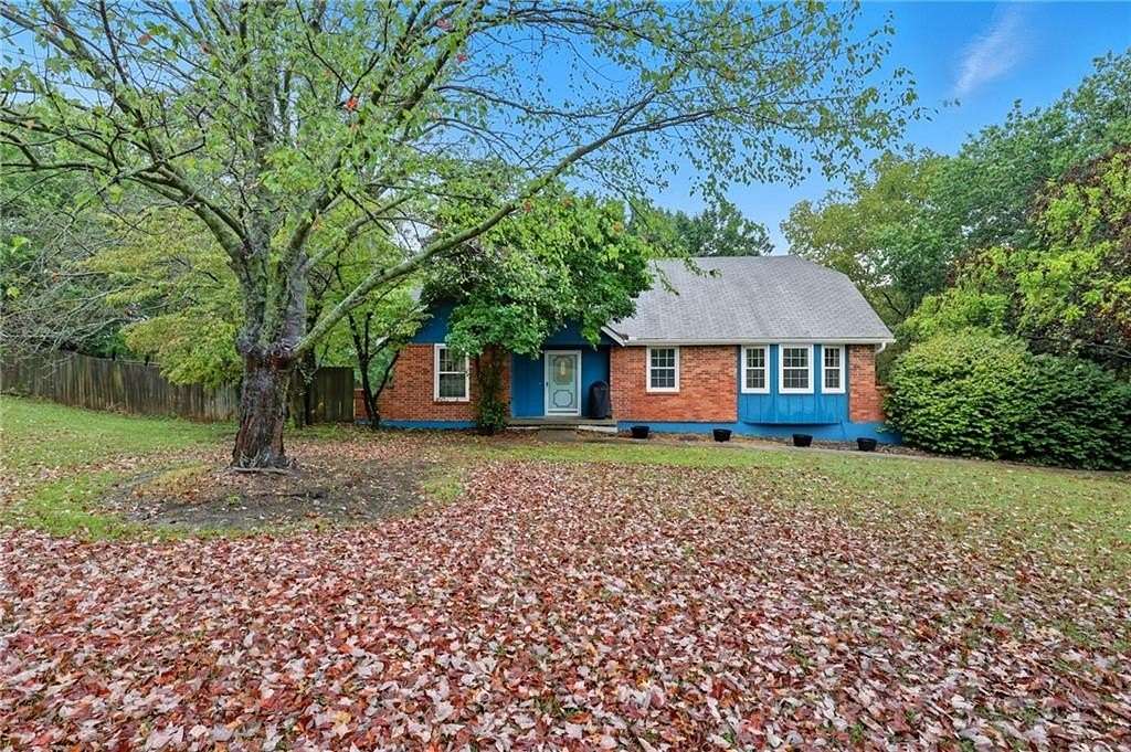 10 Acres of Residential Land with Home for Sale in Napoleon, Missouri