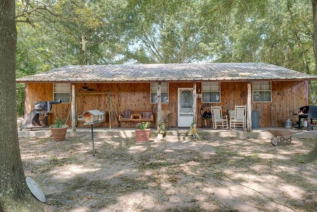 19.3 Acres of Land with Home for Sale in Tennessee Colony, Texas