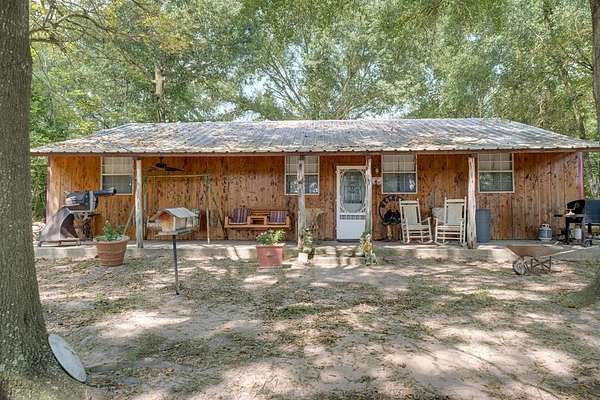 19.3 Acres of Land with Home for Sale in Tennessee Colony, Texas