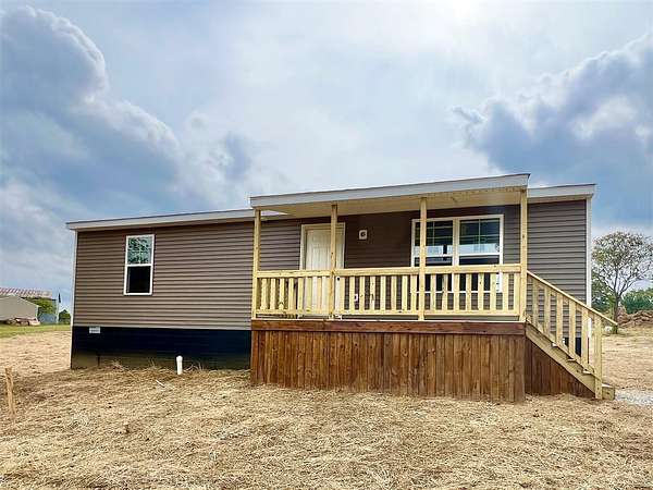 1.83 Acres of Residential Land with Home for Sale in Roundhill, Kentucky