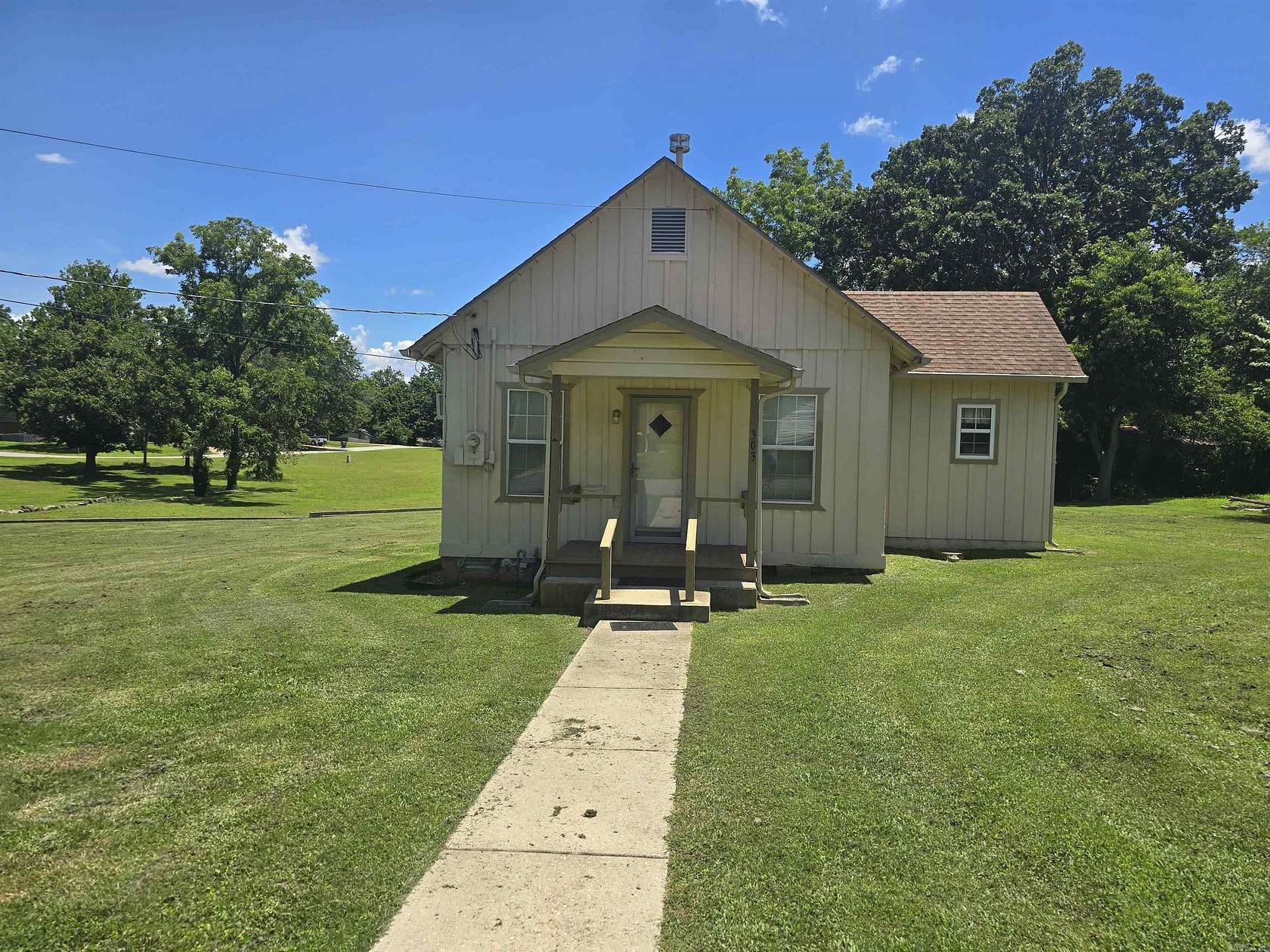 3.5 Acres of Improved Residential Land for Sale in Mountain Home, Arkansas