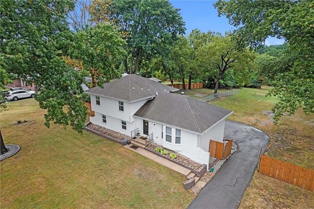 1.75 Acres of Residential Land with Home for Sale in Kansas City, Missouri