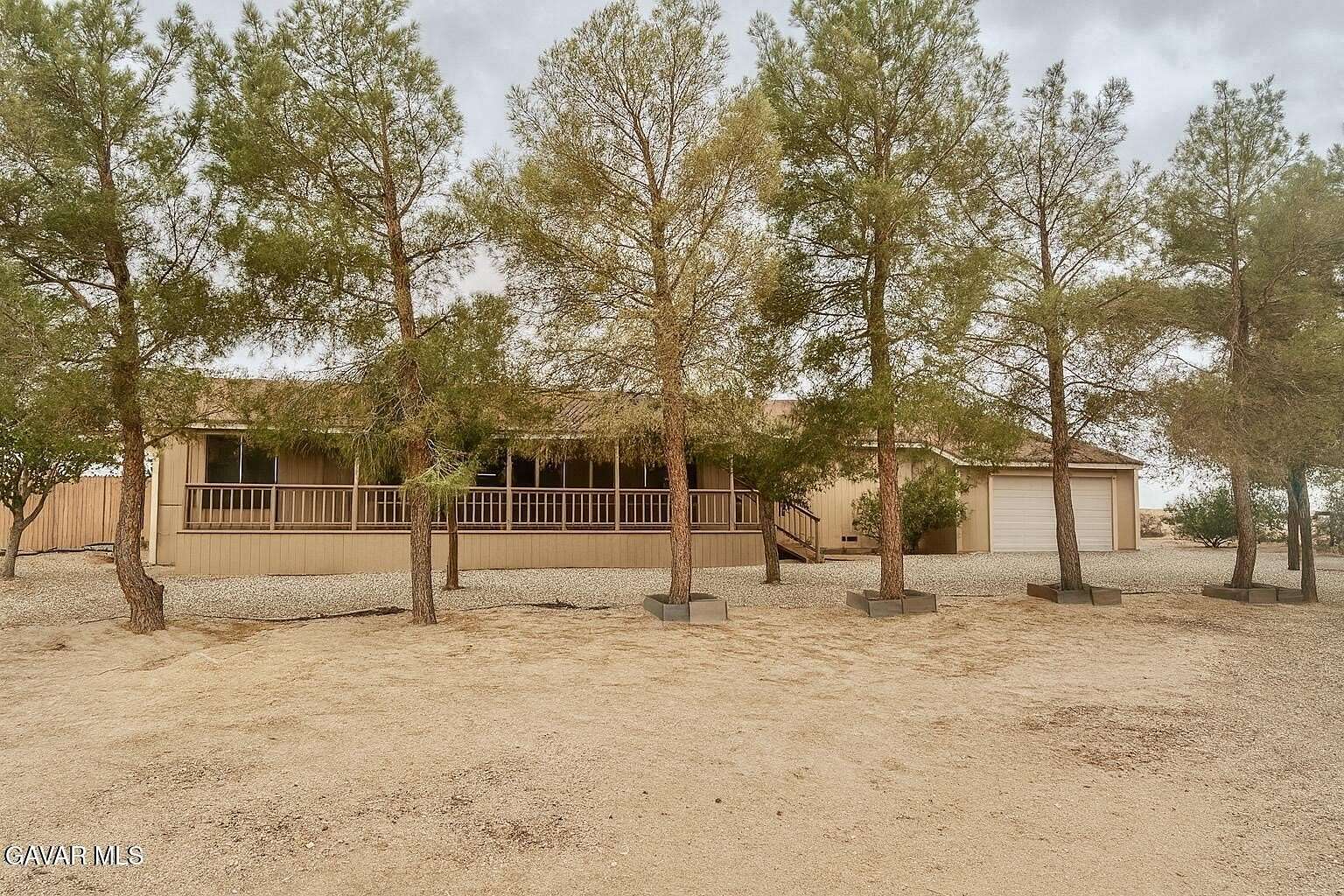 2.5 Acres of Residential Land with Home for Sale in Rosamond, California